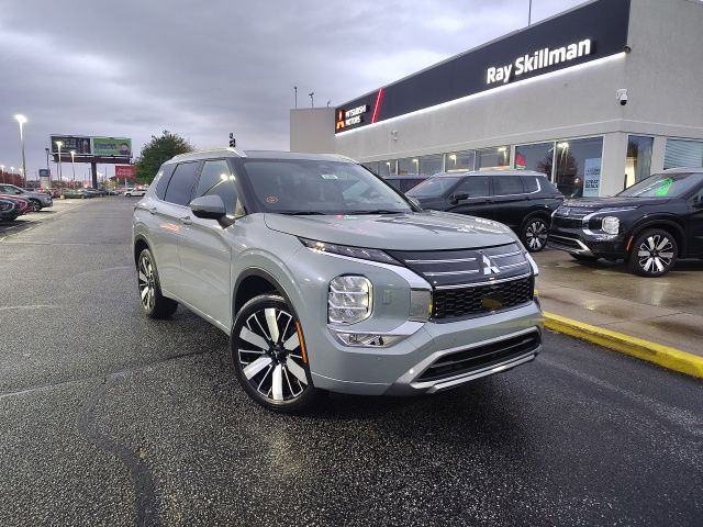 2025 Mitsubishi Outlander SEL's photo