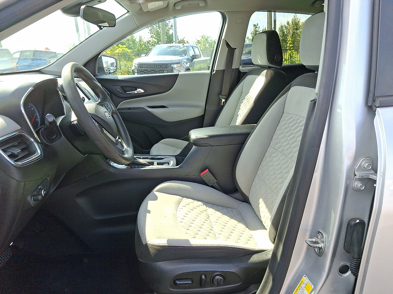 2020 Chevrolet Equinox LS photo 12