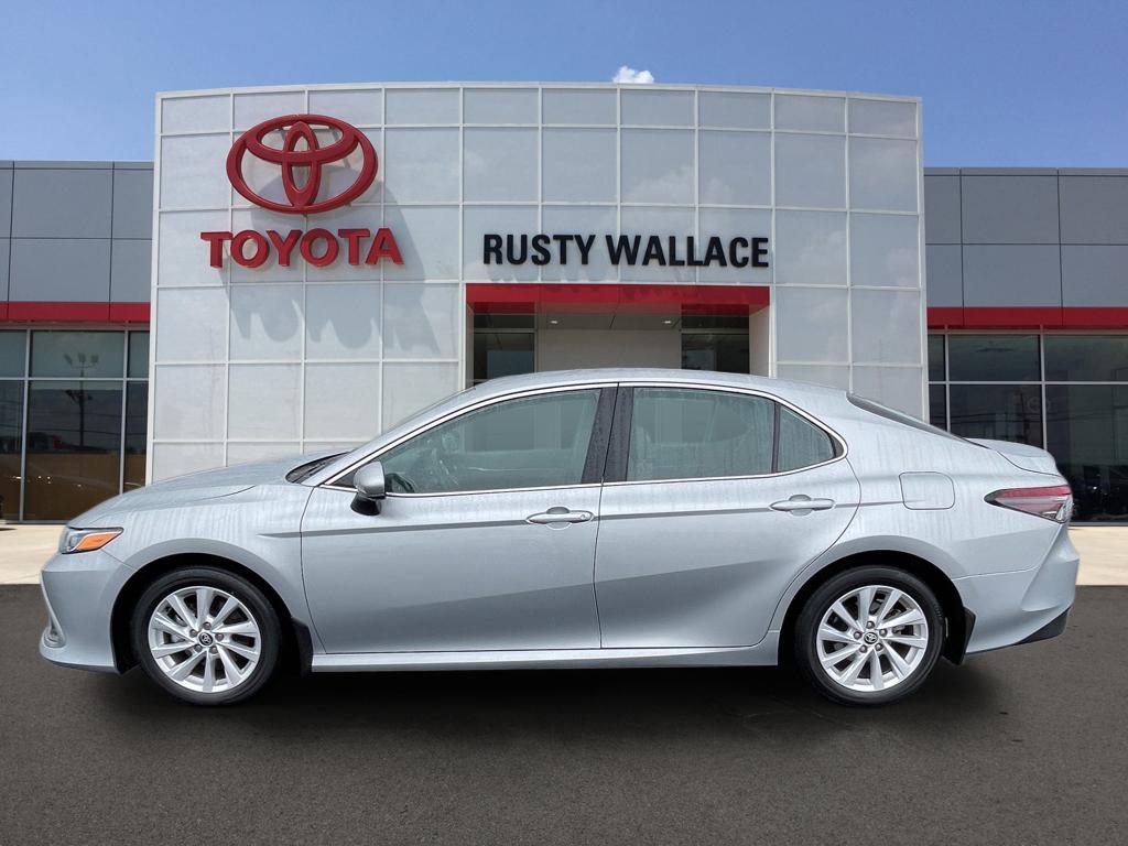 2024 Toyota Camry LE's photo