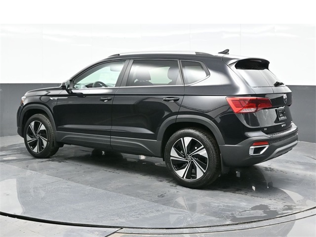 2024 Volkswagen Taos SE photo 3