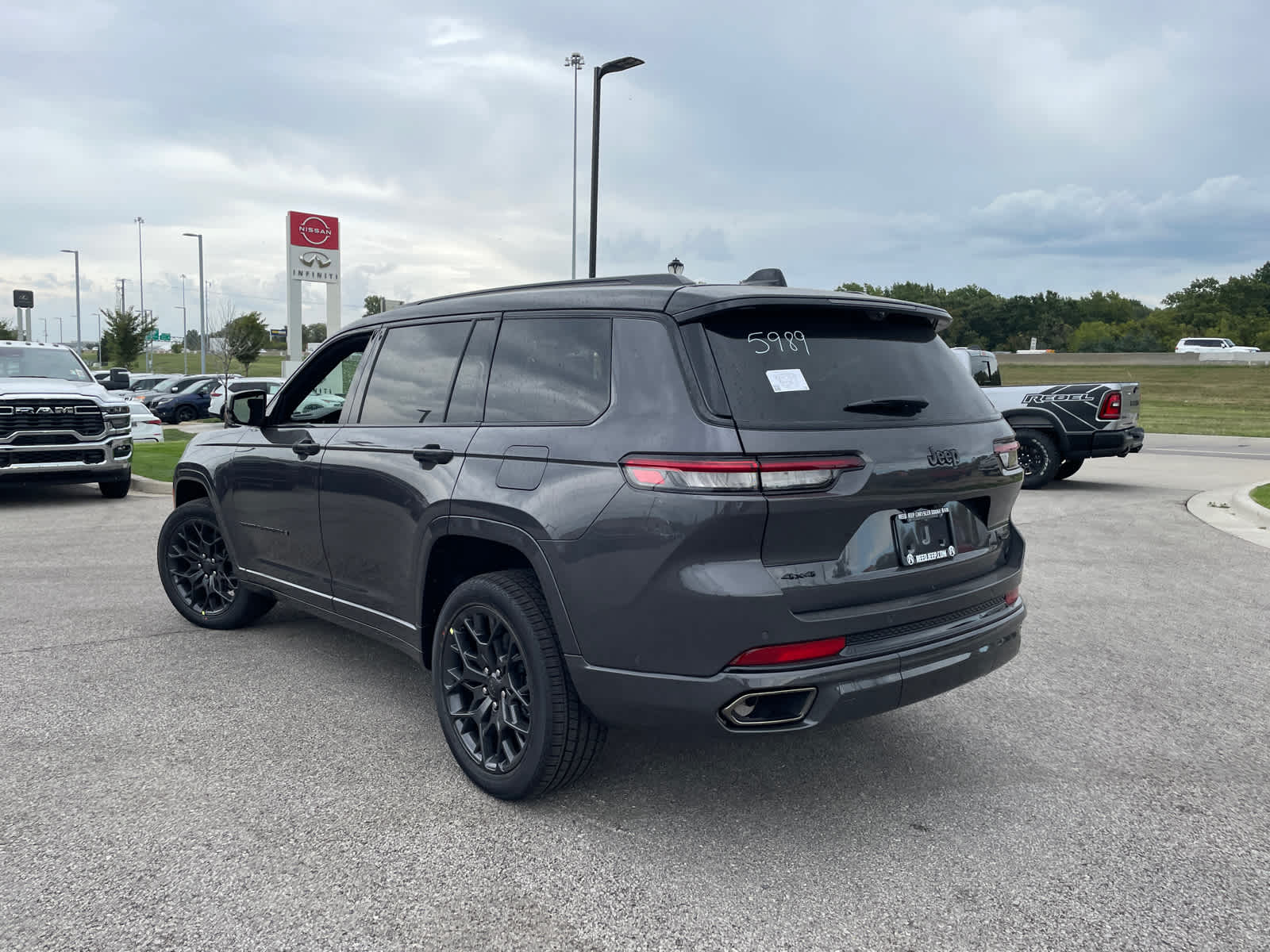 2025 Jeep Grand Cherokee L Summit Reserve photo 7