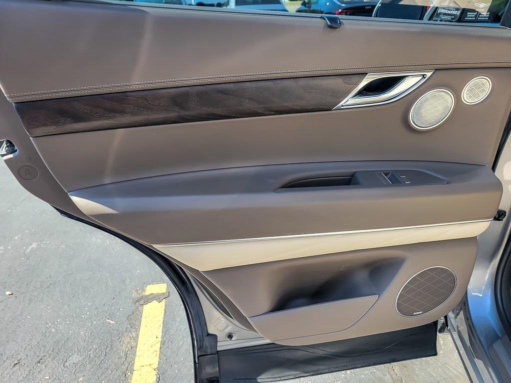 2022 GENESIS GV80 - Image 19