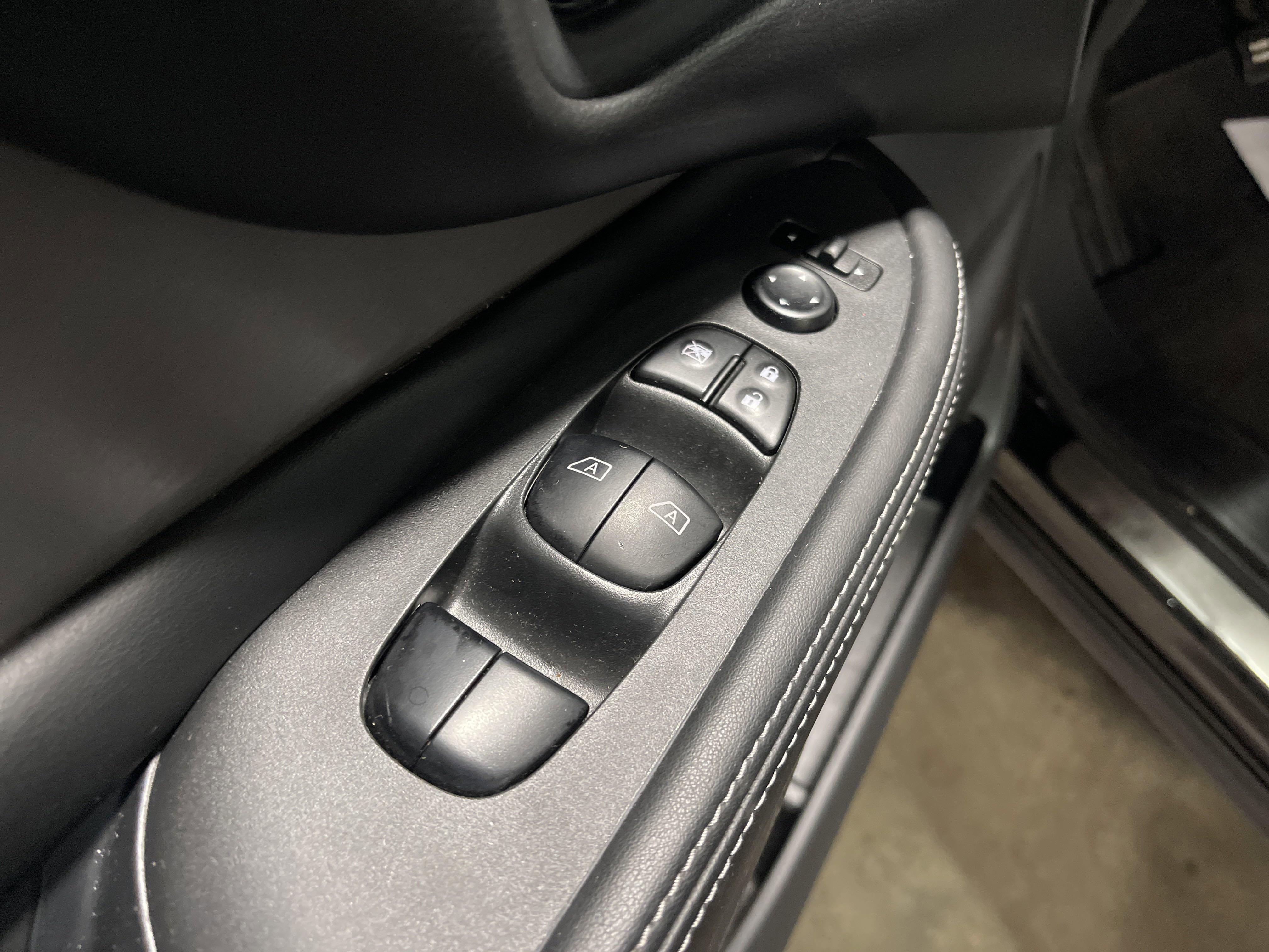 2024 Nissan Murano SV photo 2