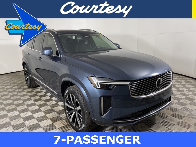 2025 Volvo XC90 Core's photo