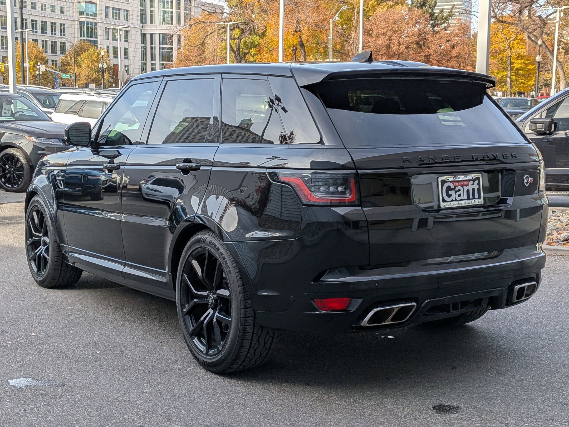 2021 Land Rover Range Rover Sport SVR photo 2