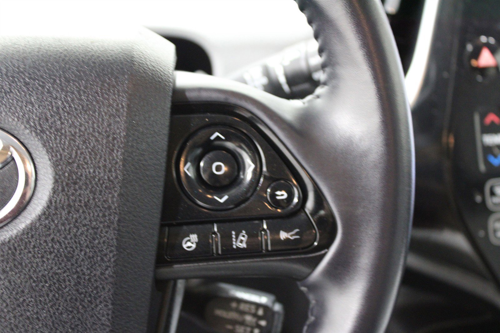 2021 Toyota Prius Limited photo 10