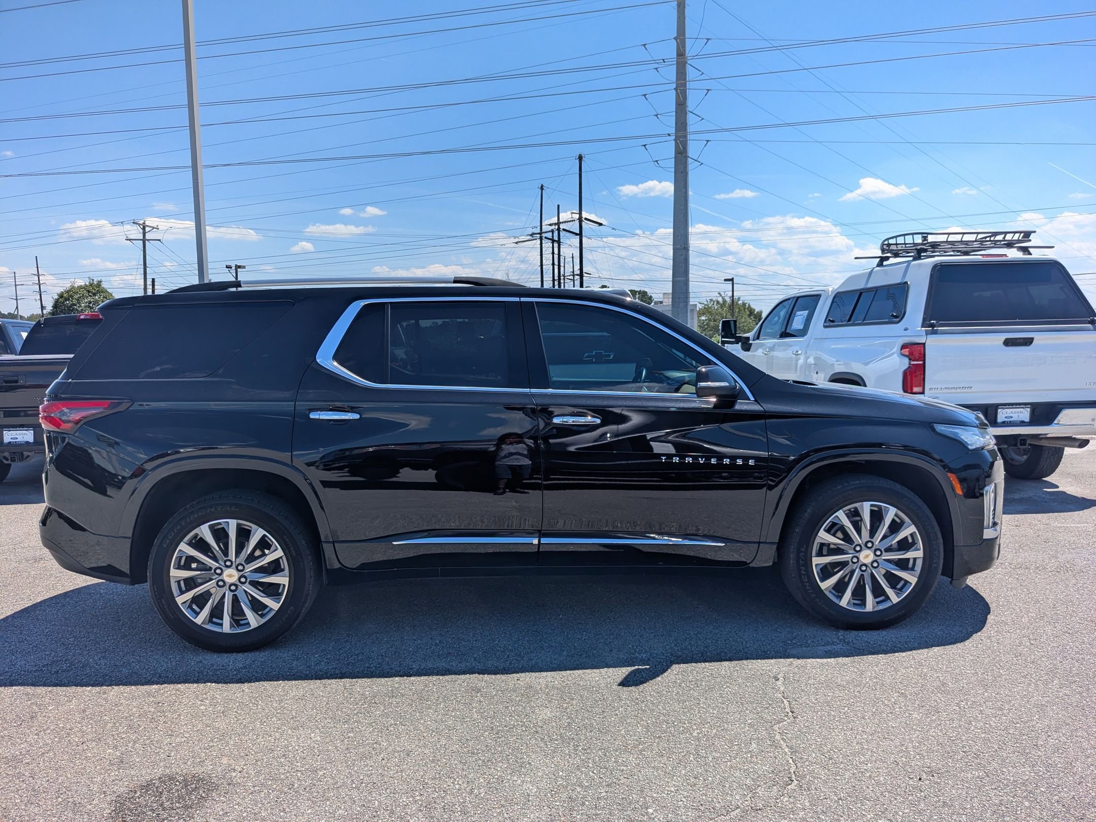 2023 Chevrolet Traverse Premier photo 3
