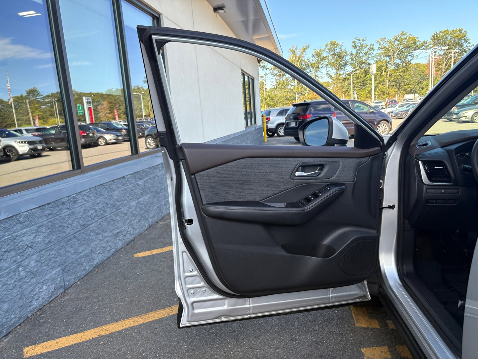 2021 Nissan Rogue SV photo 26