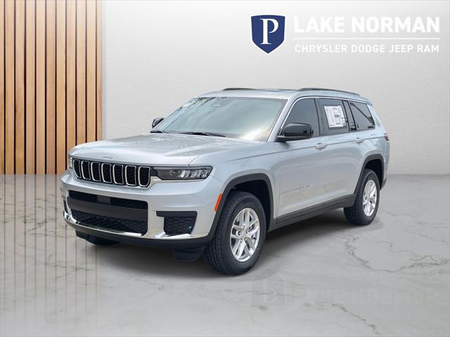 2025 Jeep Grand Cherokee Laredo photo 3