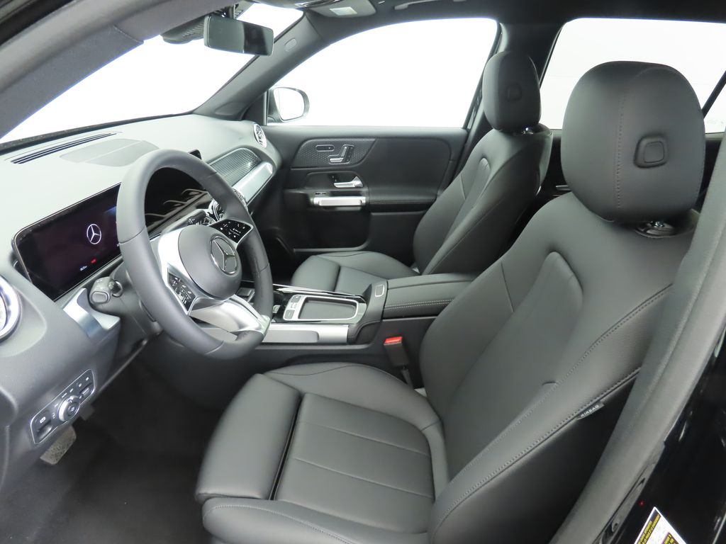 2025 Mercedes Benz GLB 250 photo 19