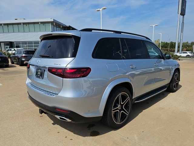 2025 Mercedes Benz GLS 450 4MATIC photo 3