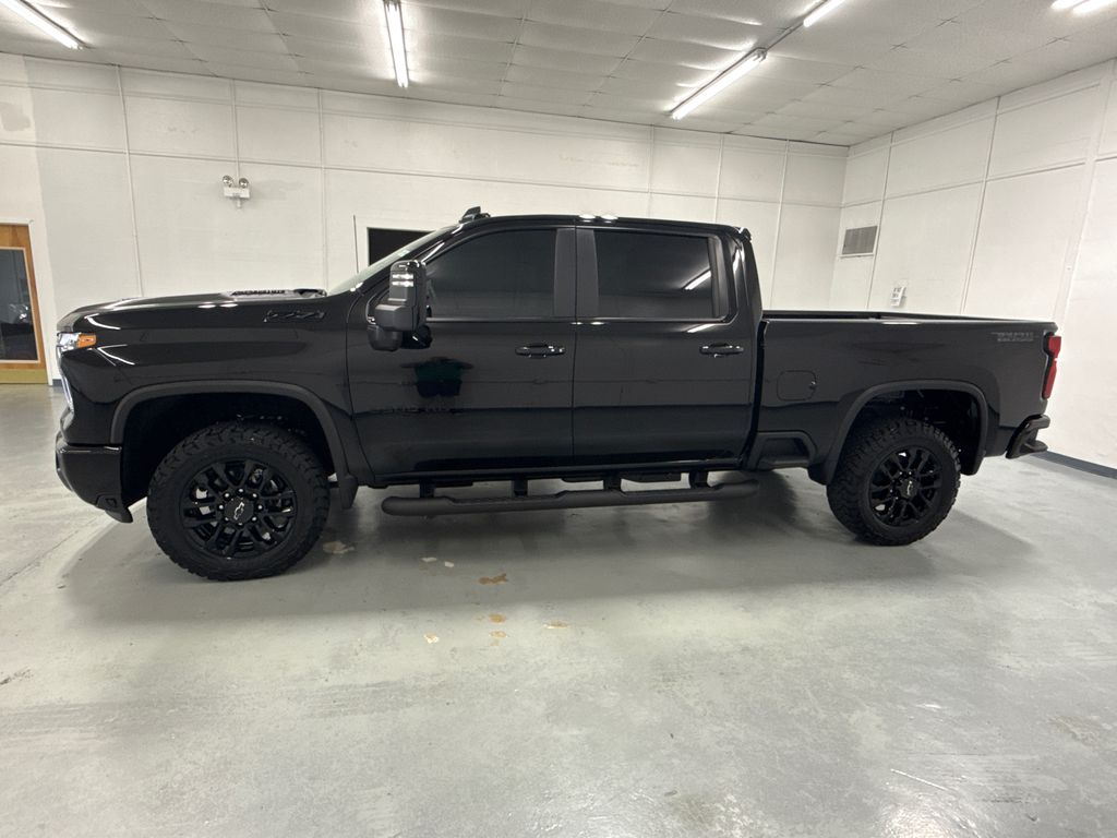 2025 Chevrolet Silverado 2500HD LT photo 3