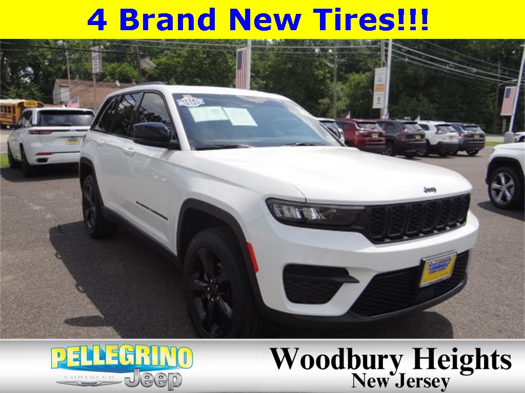 2022 Jeep Grand Cherokee Altitude's photo