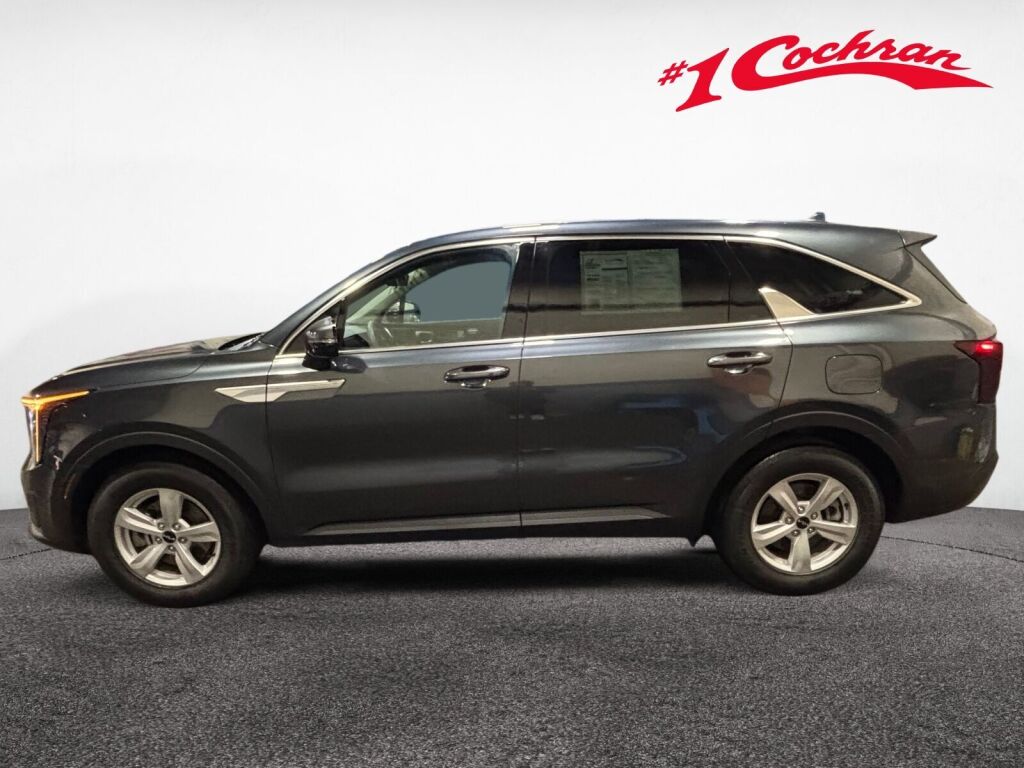 2024 Kia Sorento LX photo 4