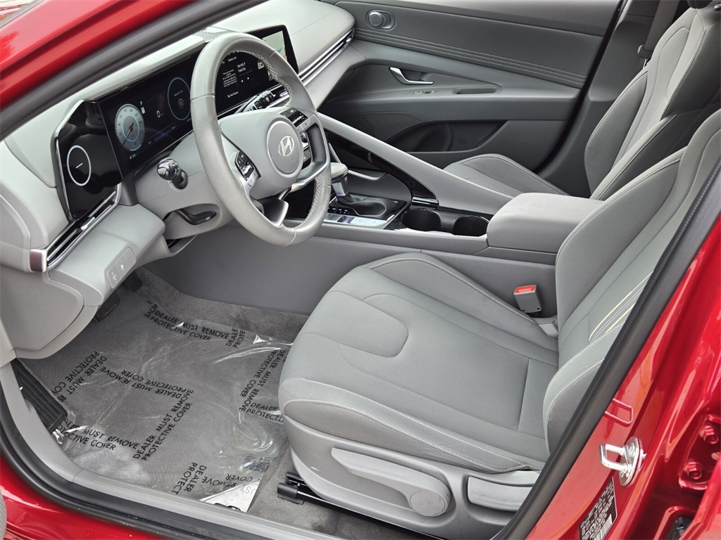 2024 Hyundai Elantra SEL Convenience photo 10