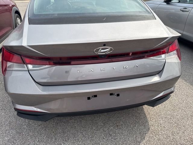 2021 Hyundai Elantra SEL photo 2