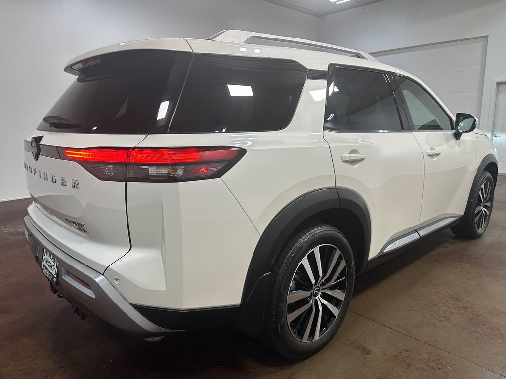 2024 Nissan Pathfinder Platinum photo 40