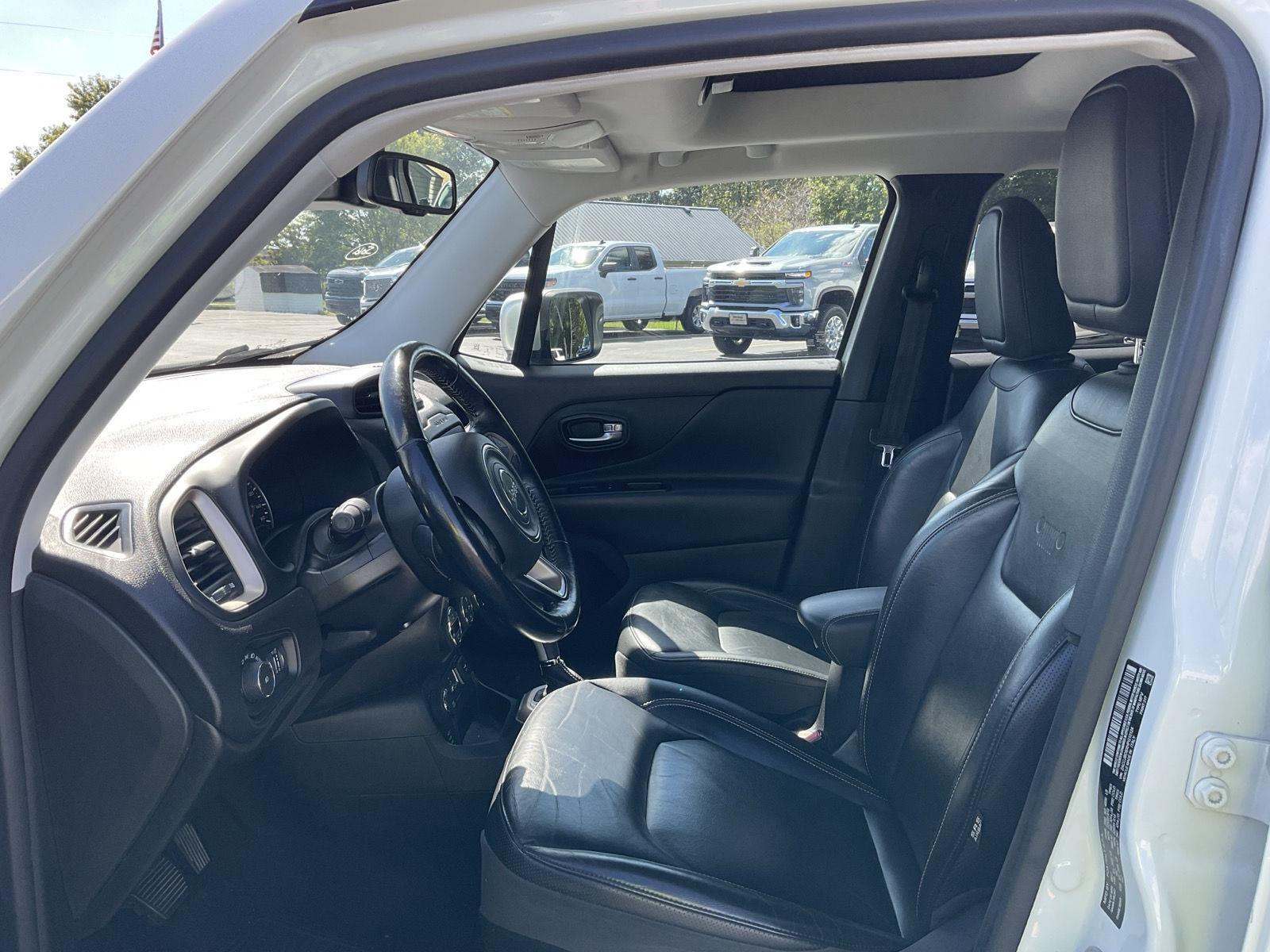 2017 Jeep Renegade Limited photo 9