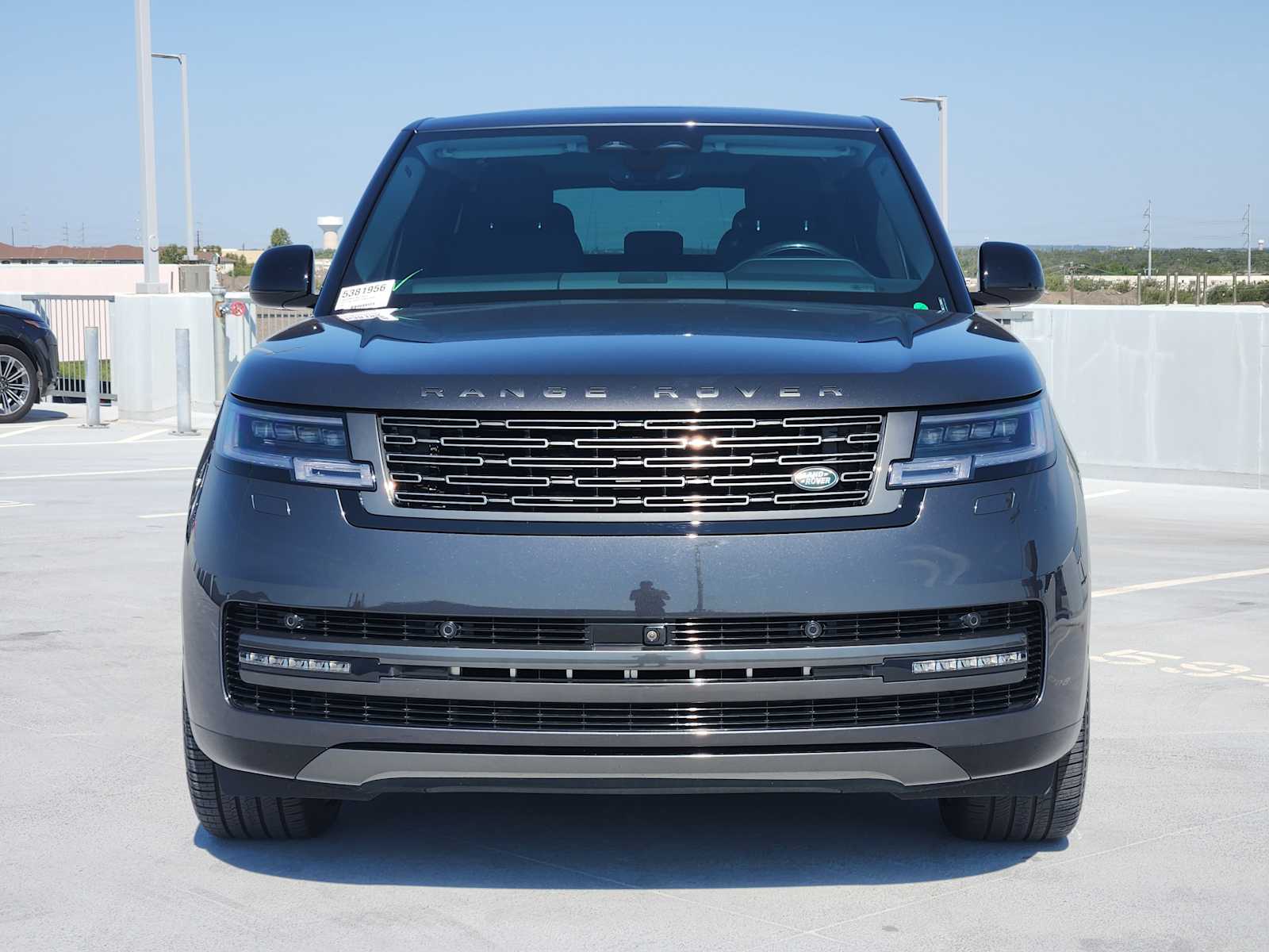 2024 Land Rover Range Rover SE photo 2