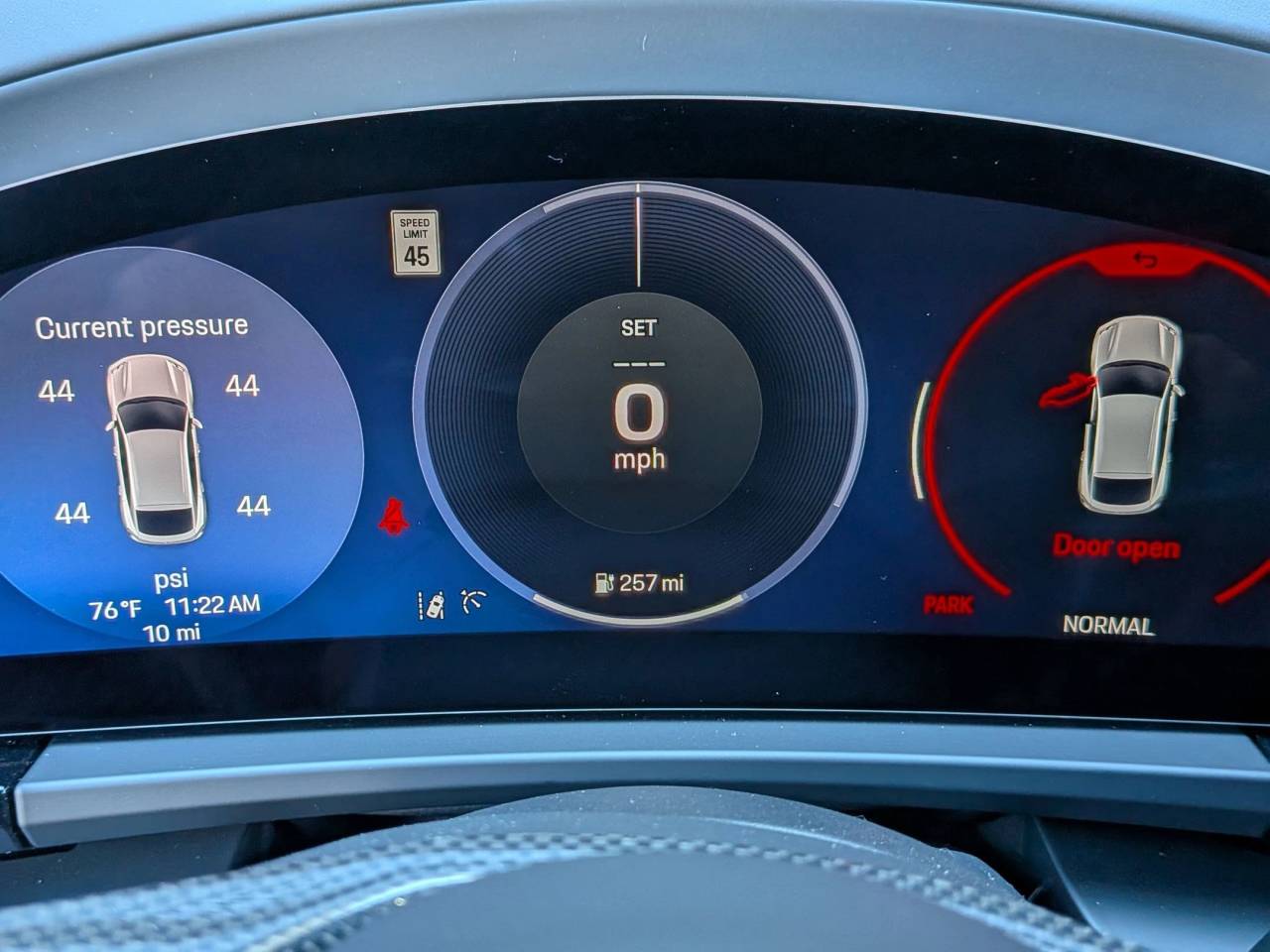 2025 Porsche Macan Electric Turbo photo 13