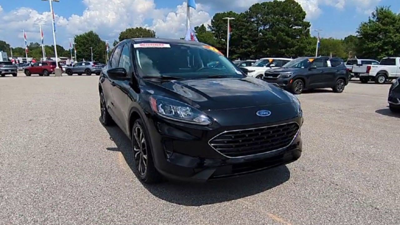 2022 Ford Escape SE photo 2