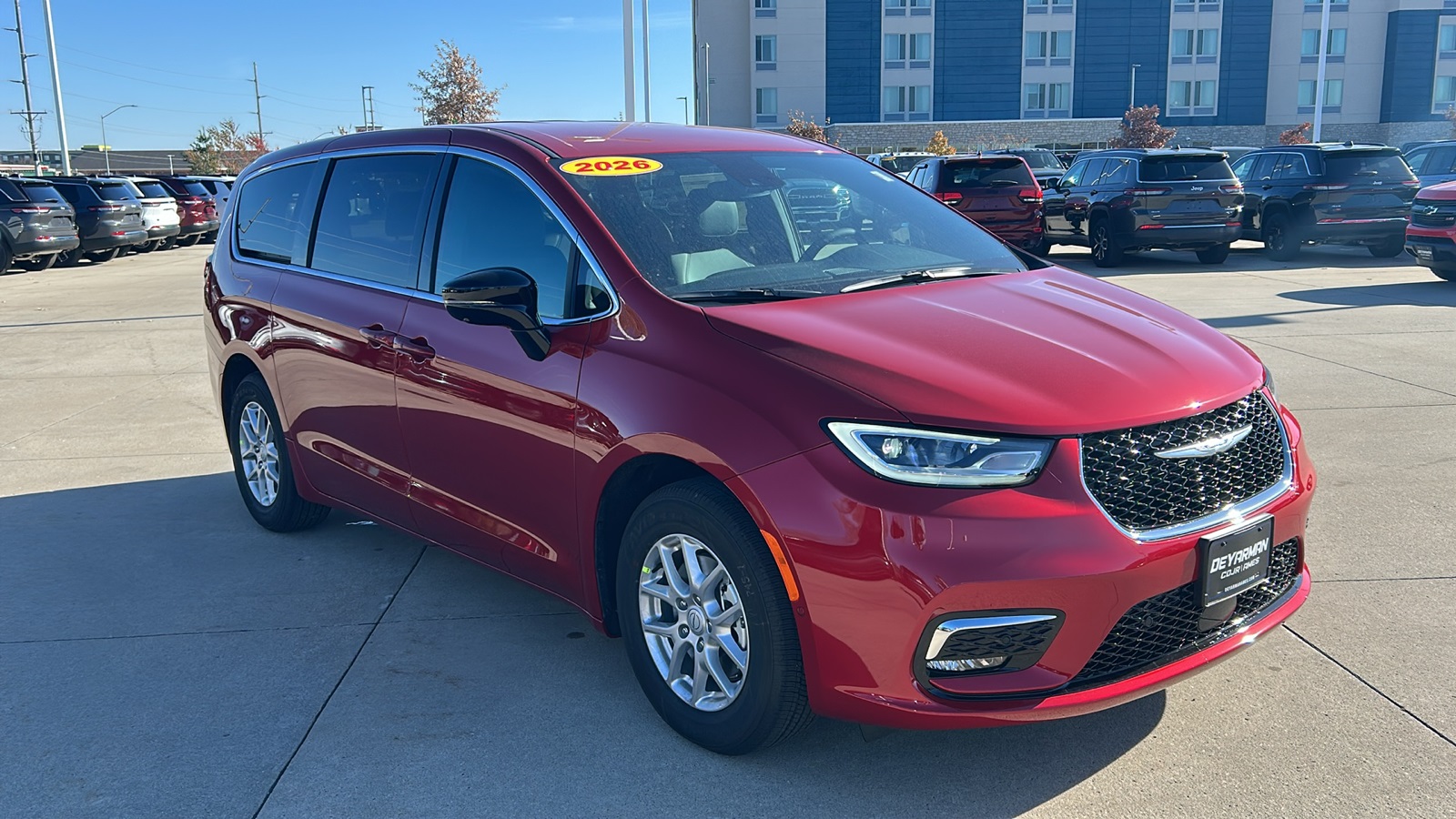 2026 Chrysler Pacifica Select's photo