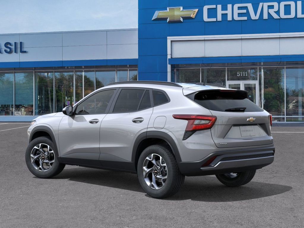 2025 Chevrolet Trax LT photo 2