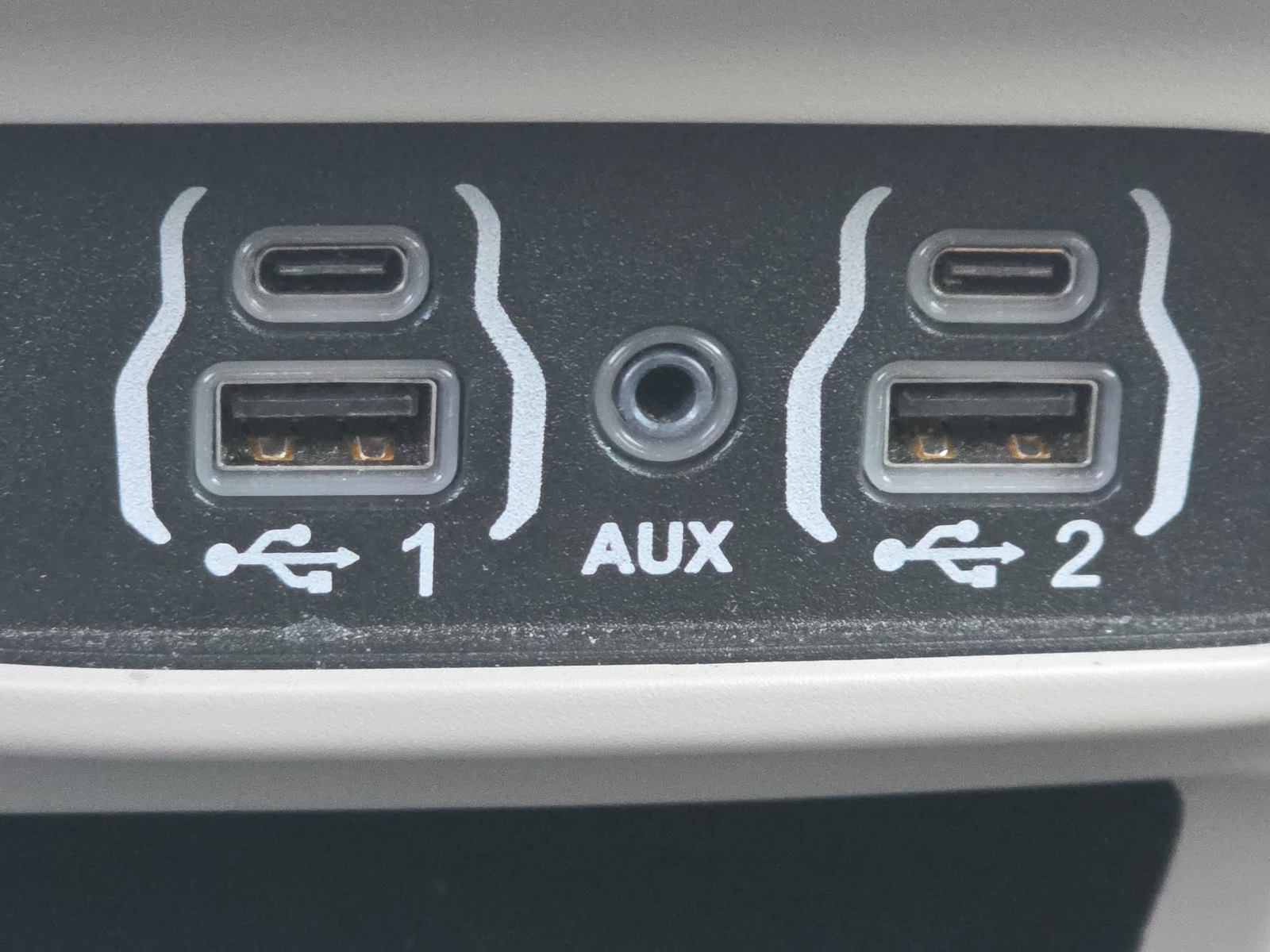 2024 Chrysler Pacifica Touring L photo 3