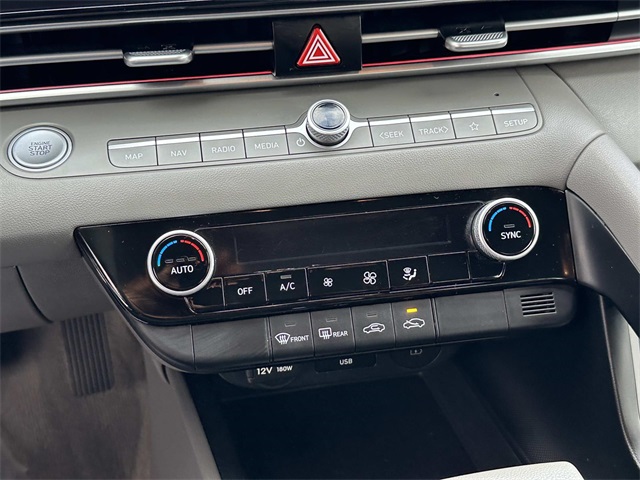 2024 Hyundai Elantra SEL photo 17
