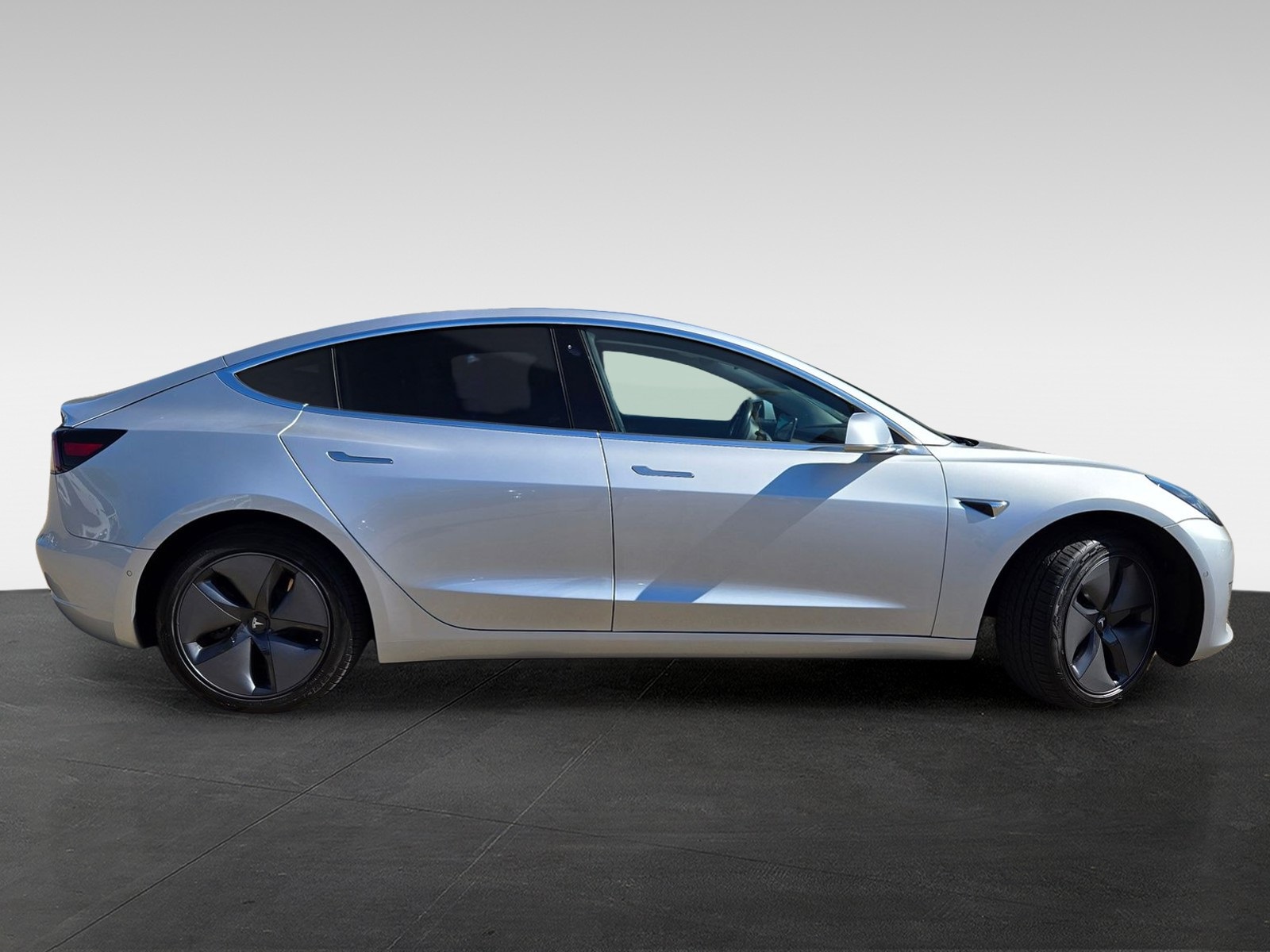2018 Tesla Model 3 Long Range photo 3