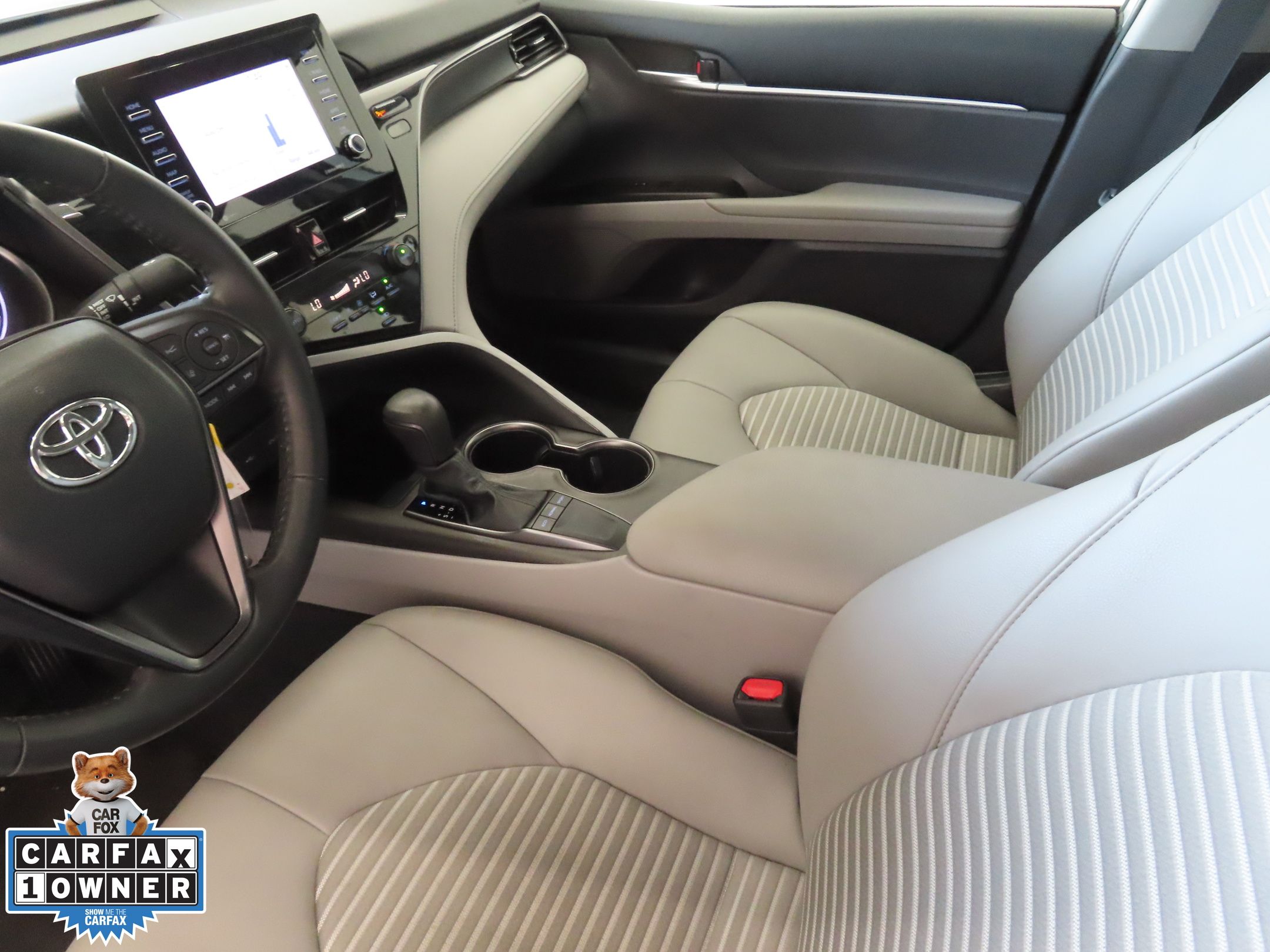2023 Toyota Camry SE photo 19
