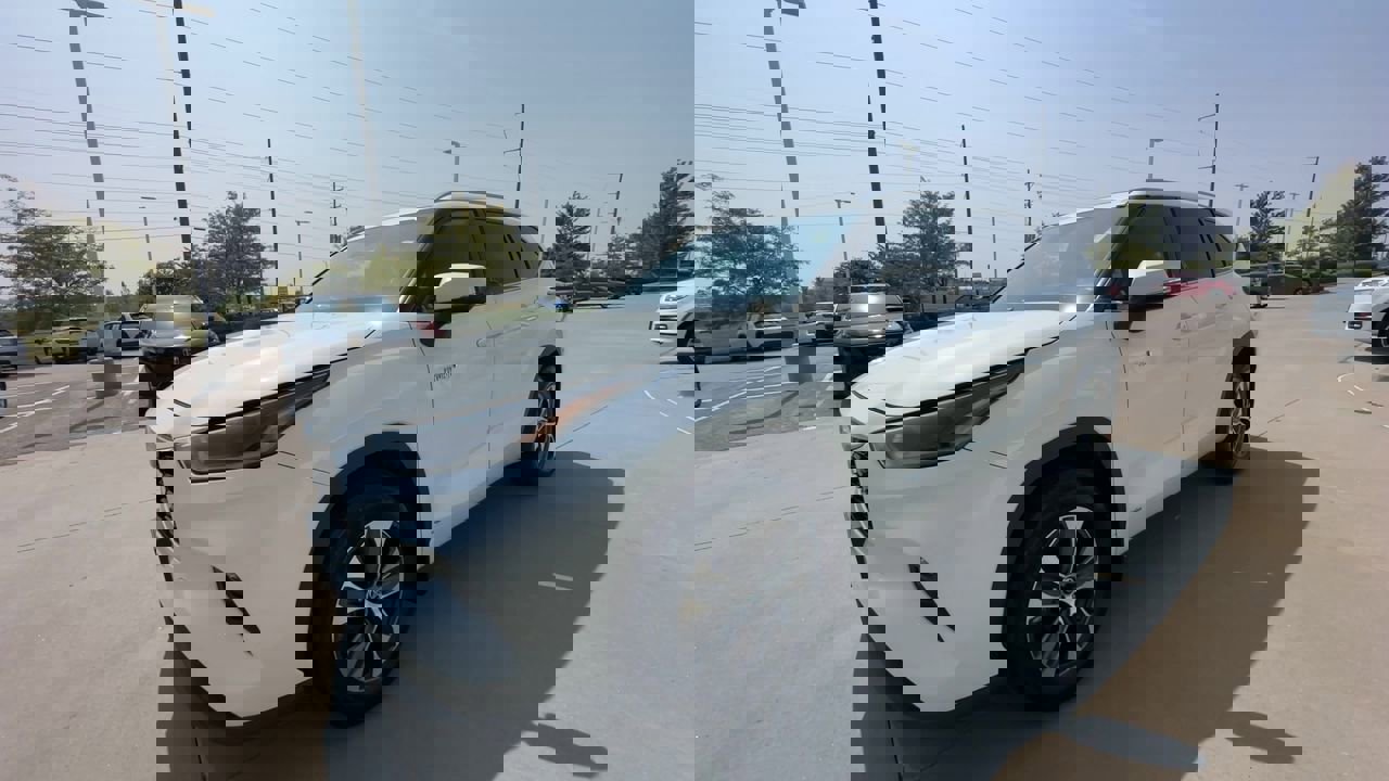 2021 Toyota Highlander Hybrid XLE photo 4