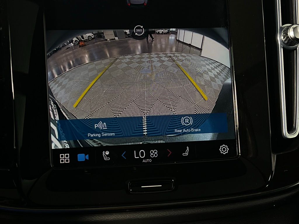 2023 Volvo XC40 Recharge Ultimate photo 18