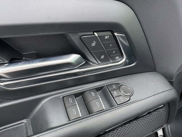 2025 Chevrolet Silverado EV LT photo 9