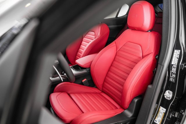 2025 Alfa Romeo Stelvio Sprint Base photo 16
