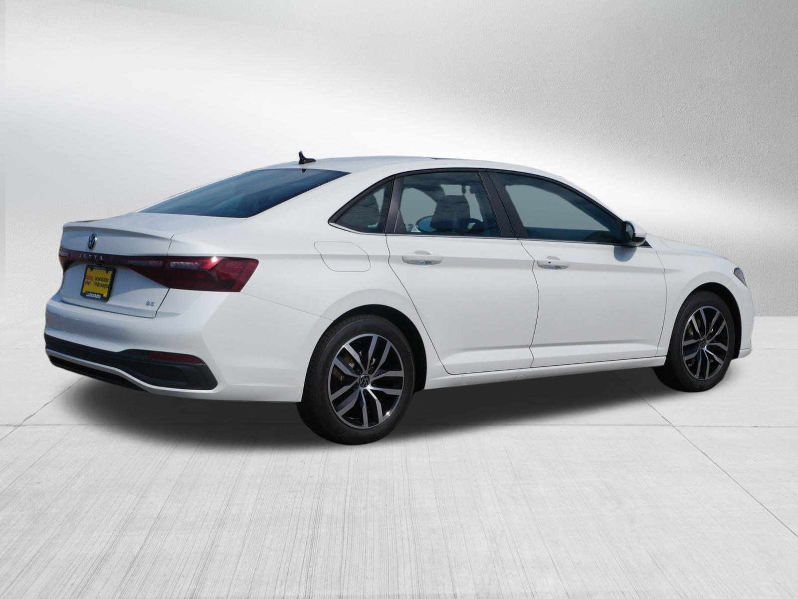 2025 Volkswagen Jetta SE photo 3