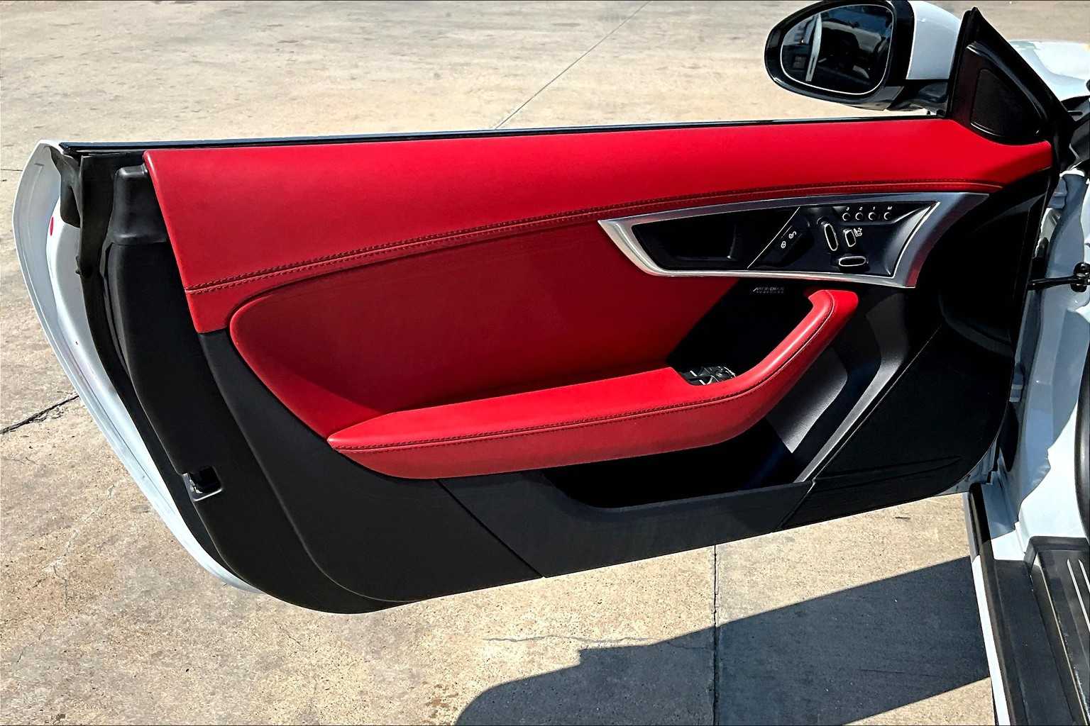 2020 Jaguar F-TYPE R photo 17