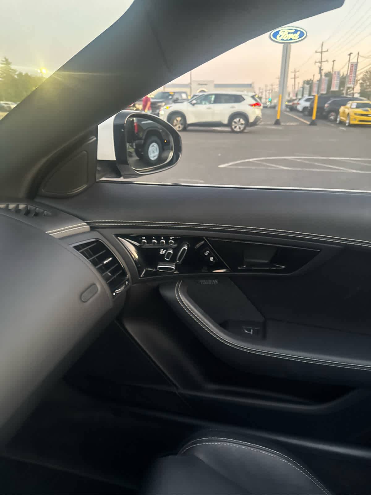 2018 Jaguar F-TYPE R photo 15