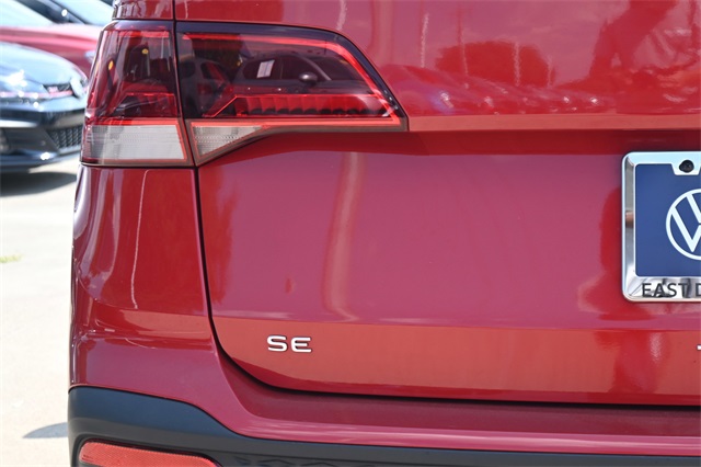 2024 Volkswagen Taos SE photo 5