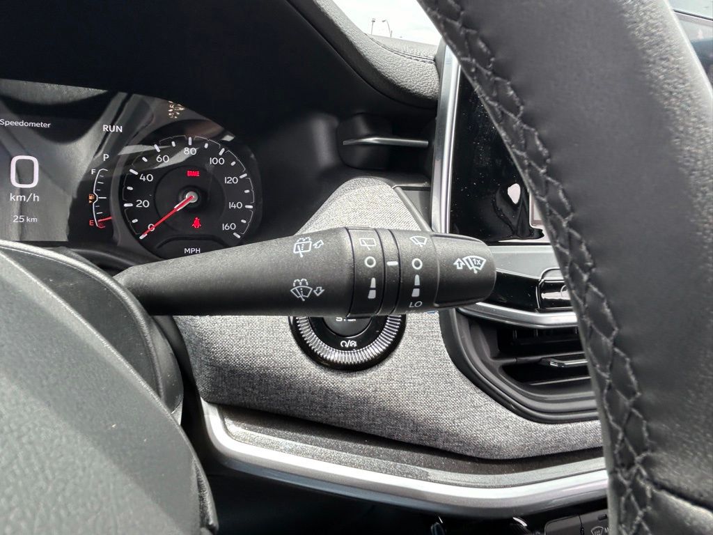 2025 Jeep Compass Latitude photo 36