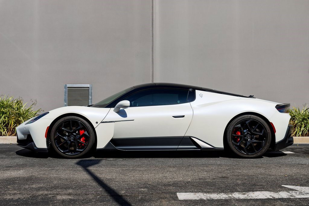 2022 Maserati MC20 Coupe photo 2