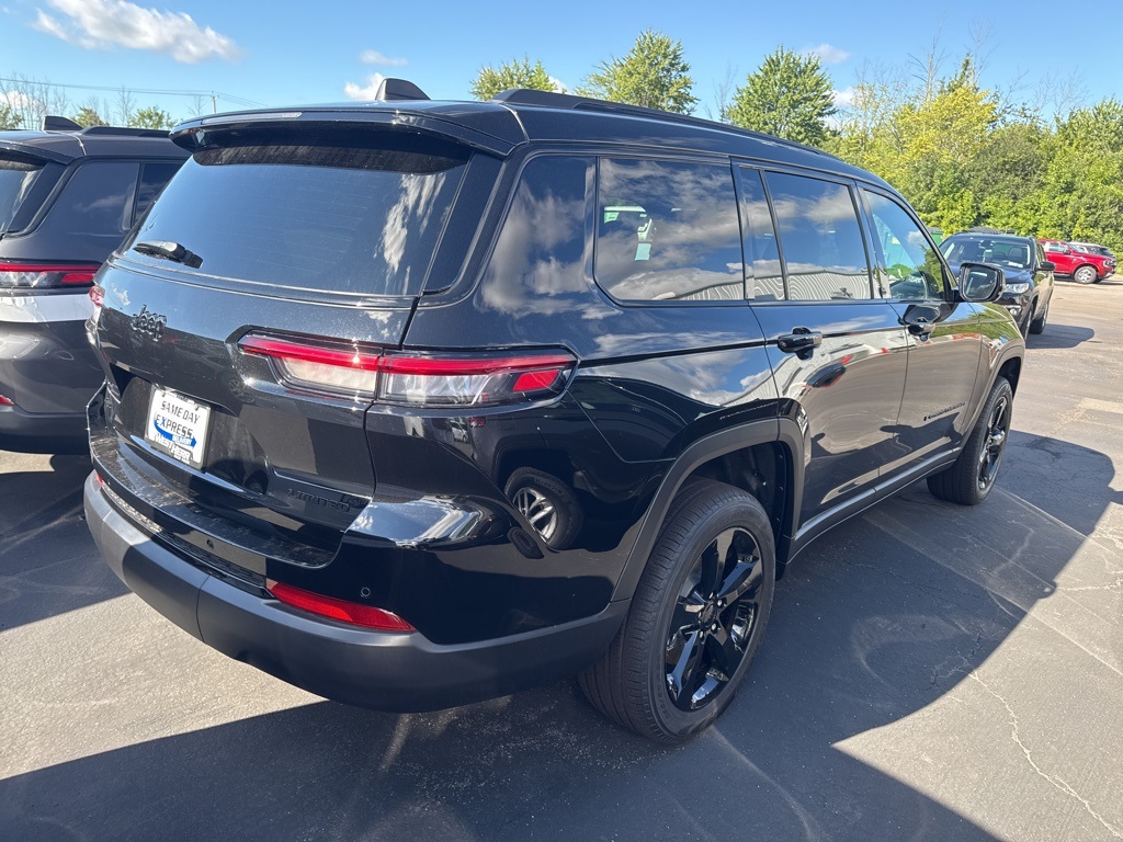 2025 Jeep Grand Cherokee Limited photo 2