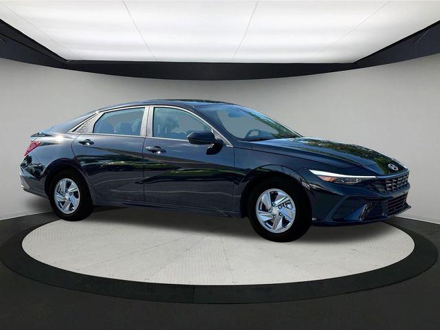 2025 Hyundai Elantra SE photo 10