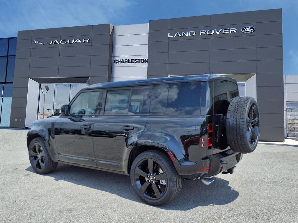 2025 Land Rover Defender 110 X-Dynamic SE photo 3