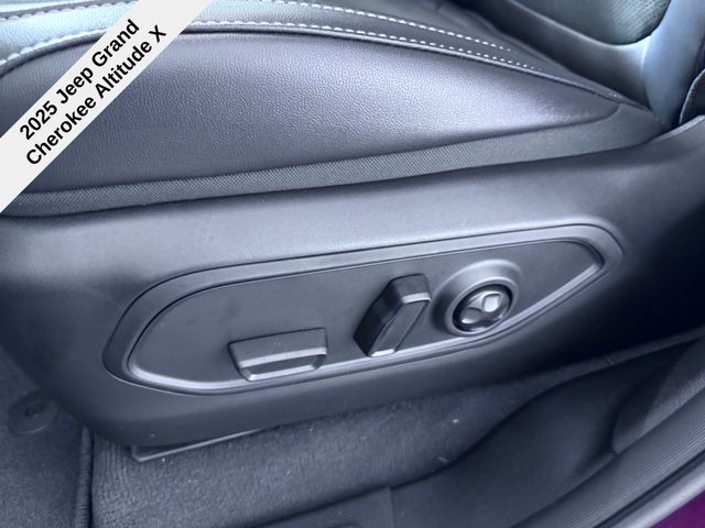 2025 Jeep Grand Cherokee Altitude photo 33