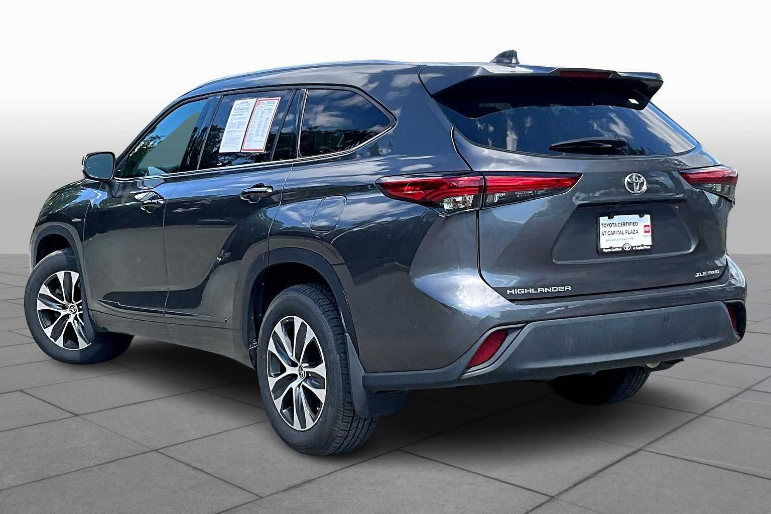 2022 Toyota Highlander XLE photo 11
