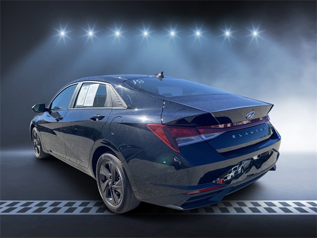 2022 Hyundai Elantra SEL Convenience photo 3