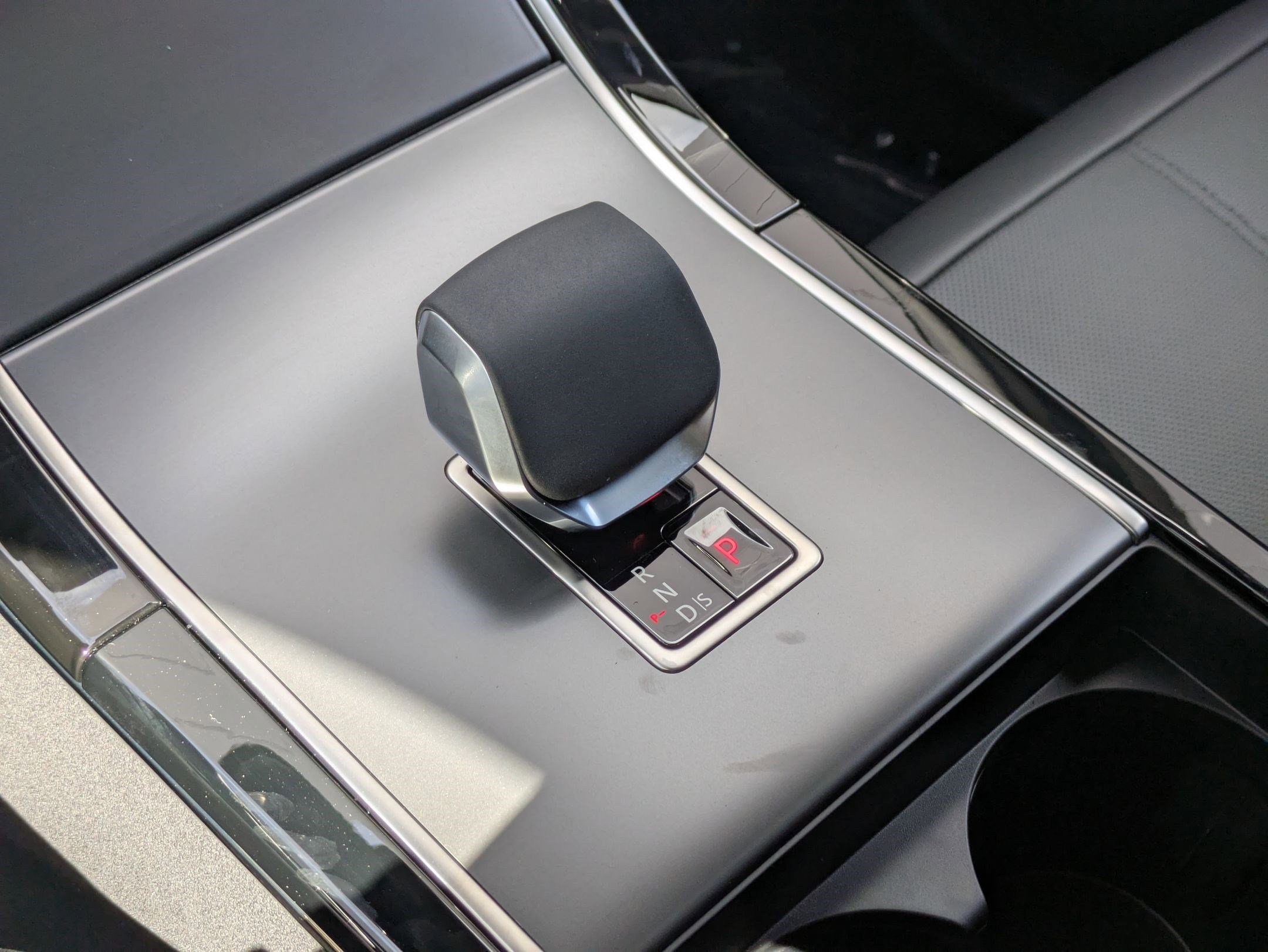 2026 Land Rover Range Rover Velar S photo 14