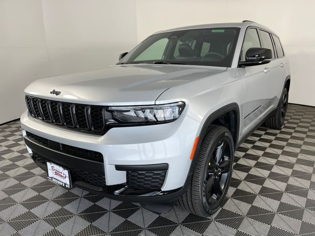 2025 Jeep Grand Cherokee Altitude X photo 2