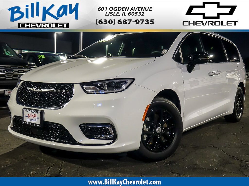 2025 Chrysler Pacifica Select's photo